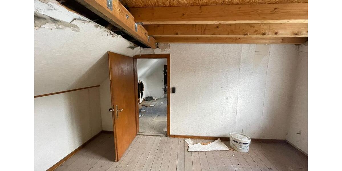 Dachgeschossrohlung zum Ausbau 2 Wohnungen-Dachneubau notwnedig 5 zimmer