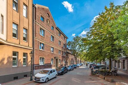 Moderne DG-Wohnung in denkmalgeschützem Wohnhaus, ruhige Seitenstraße 3 zimmer