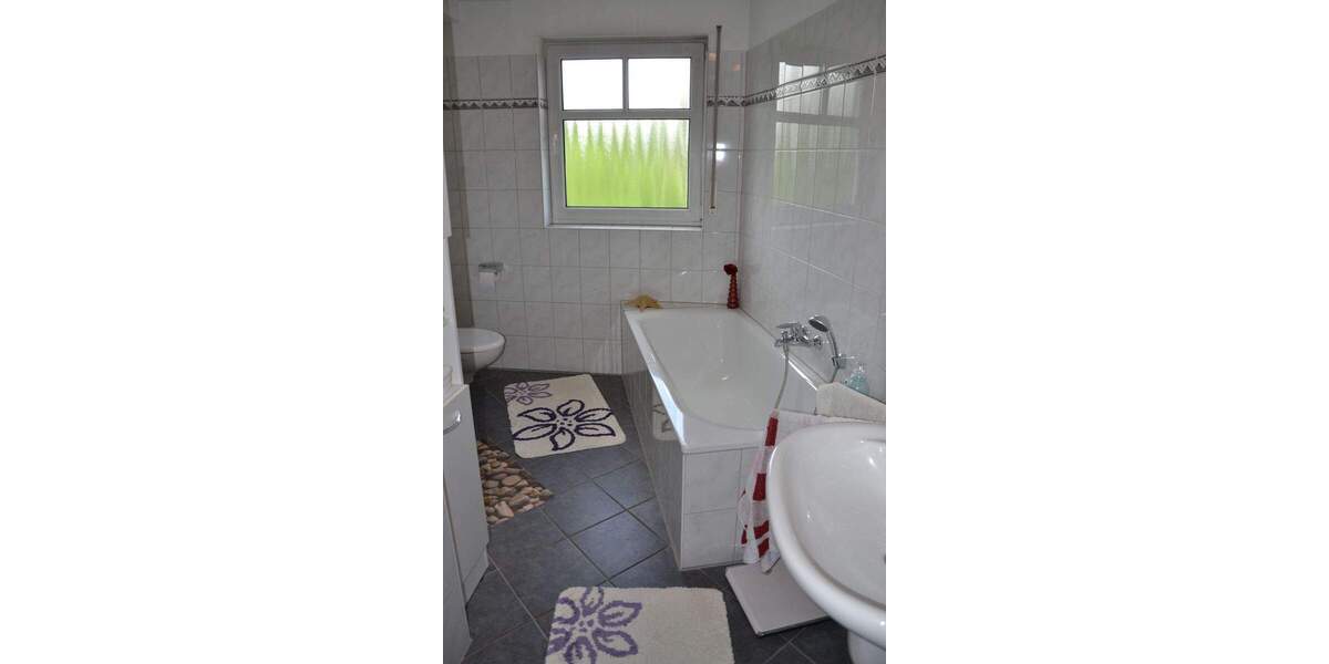 Etagenwohnung Düsseldorf Unterrath - 4 Zimmer, 99 m&sup2;, 1.450&euro; | Angebot:25111674