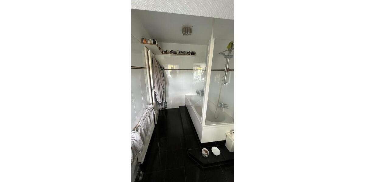 Dachgeschoßwohnung Krefeld Cracau - 3 Zimmer, 110 m&sup2;, 900&euro; | Angebot:26223508