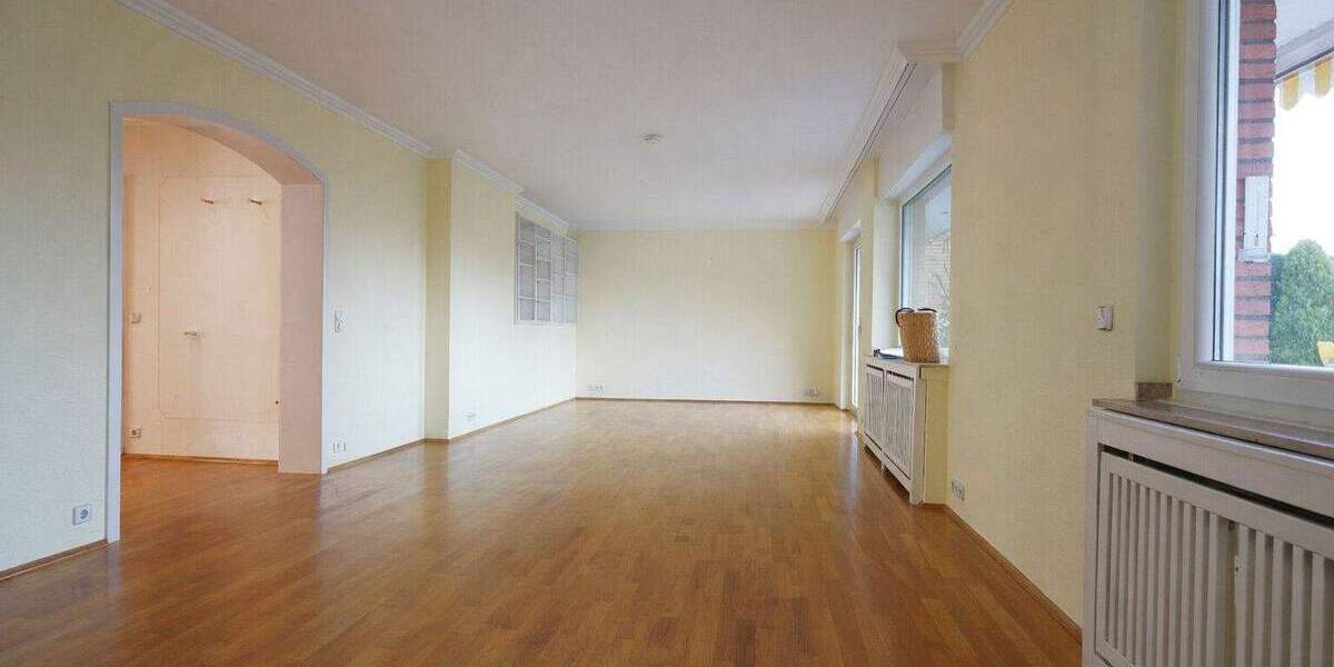 Bockumer Platz! Schöne Erdgeschosswohnung mit großer Terrasse, eigenem Garten und Garage 2 zimmer