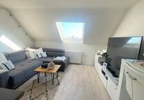 Krefeld-Cracau, Sanierte Wohnung im 3.OG eines Gründerzeithauses zu mieten ( Küchenübernahme möglich )
