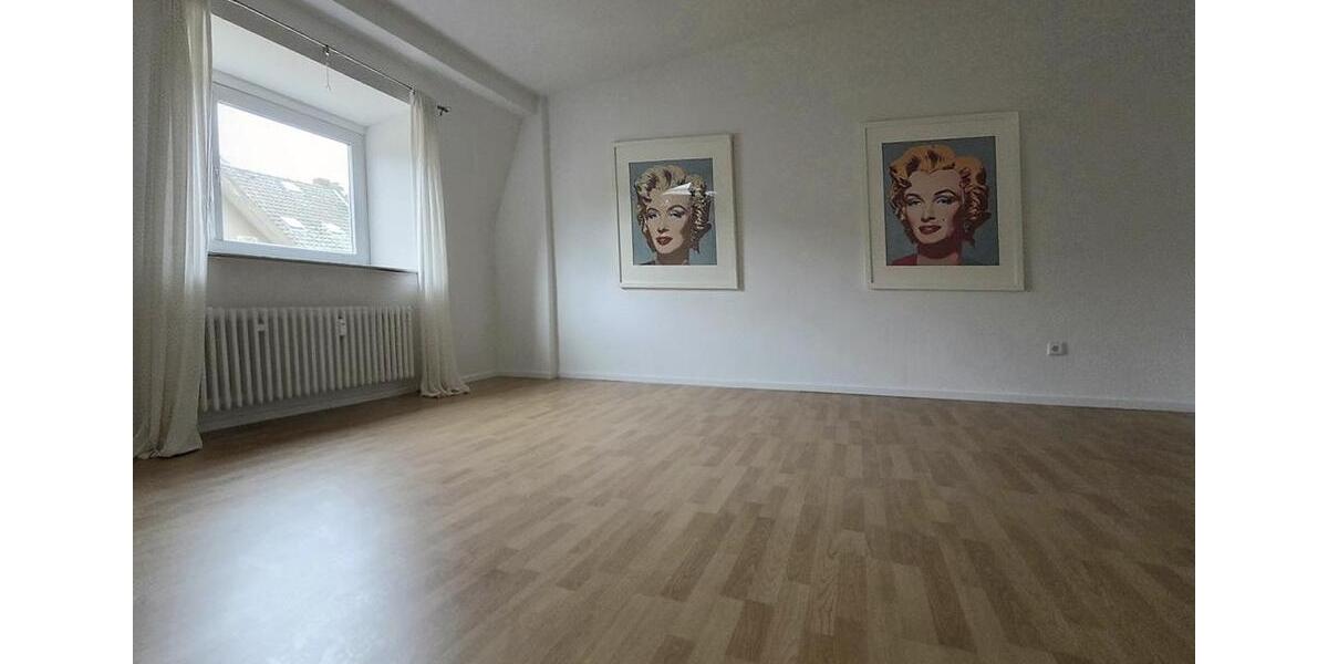 Urbane Dachgeschoss-Romantik! Helles Single-Refugium in Essen-Kray: 2,5 ZW, renoviert-bezugsfertig 2 zimmer