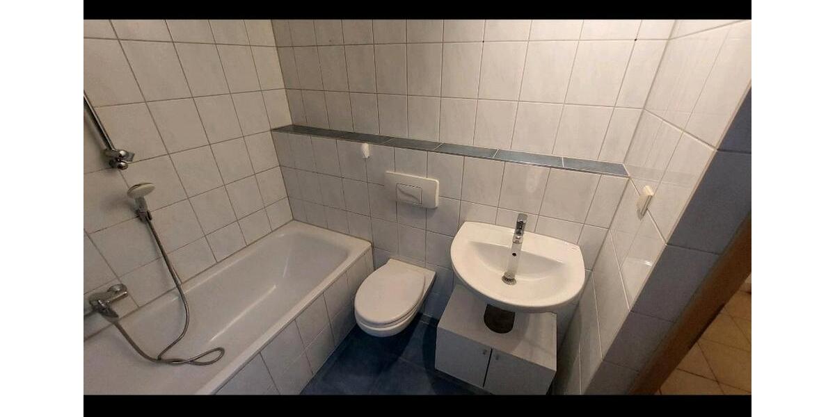 Dachgeschoßwohnung Duisburg Mittelmeiderich - 2 Zimmer, 73 m&sup2;, 525&euro; | Angebot:26127001