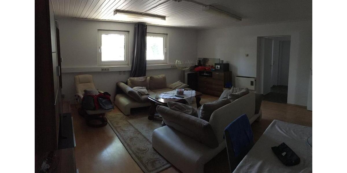 Gewerbe-Halle mit Sozialräumen, Büro, Küche und Dusche zimmer