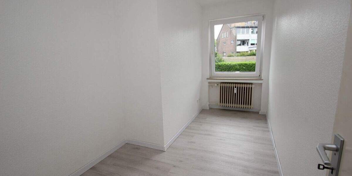 Zentral gelegene 4-Zimmer- Wohnung mit Balkon in Hochparterre 4 zimmer