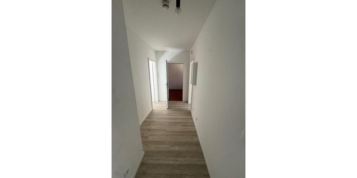 Dachgeschoßwohnung Duisburg Mittelmeiderich - 3 Zimmer, 48 m&sup2;, 385&euro; | Angebot:26115879