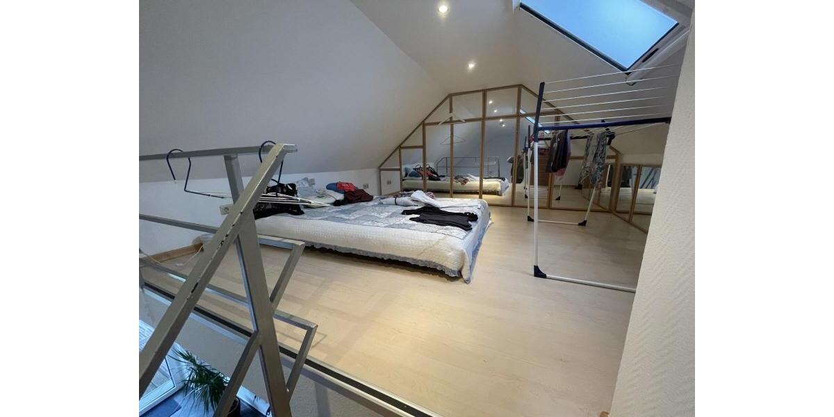 Geräumige 2-Zimmer-DG-Wohnung mit Galerie & Balkon in bester Wohnlage von Rheinberg 2 zimmer