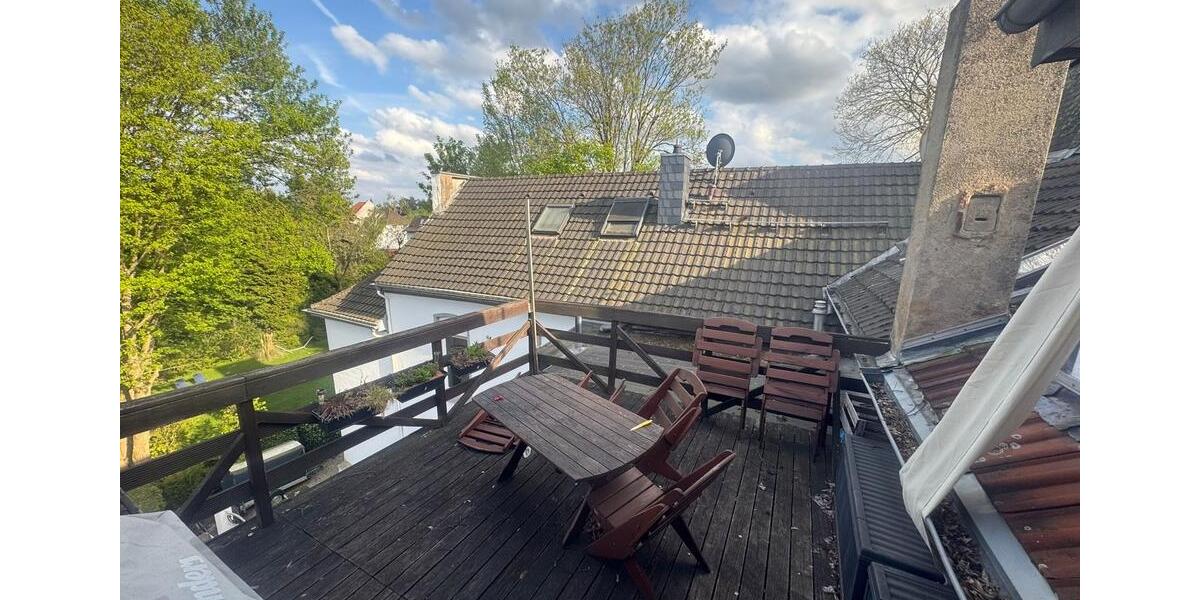 Dachgeschoßwohnung Krefeld Cracau - 3 Zimmer, 110 m&sup2;, 900&euro; | Angebot:26223508