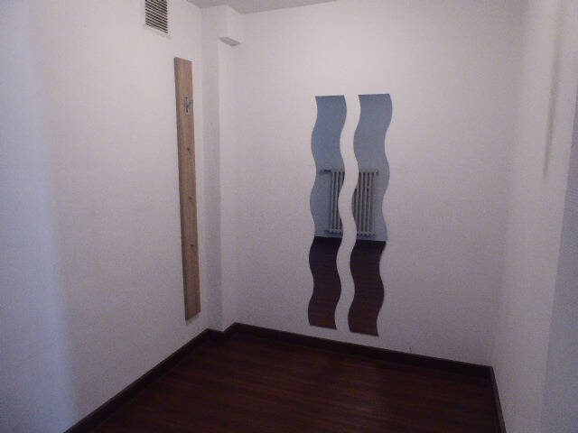 BEZUGSFREI IN 1A-LAGE RATHWESTFALENSTR. 8 RÄUME+2 BÄDER+WC KOMPLETT LAMINAT 3 EINGÄNGE ERDGESCHOSS 8 zimmer