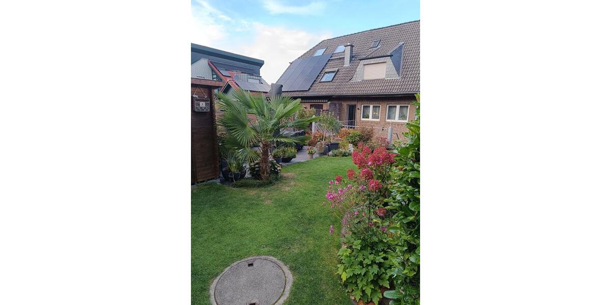 Doppelhaushälfte mit zwei Wohnparteien in guter Wohnlage 7 zimmer