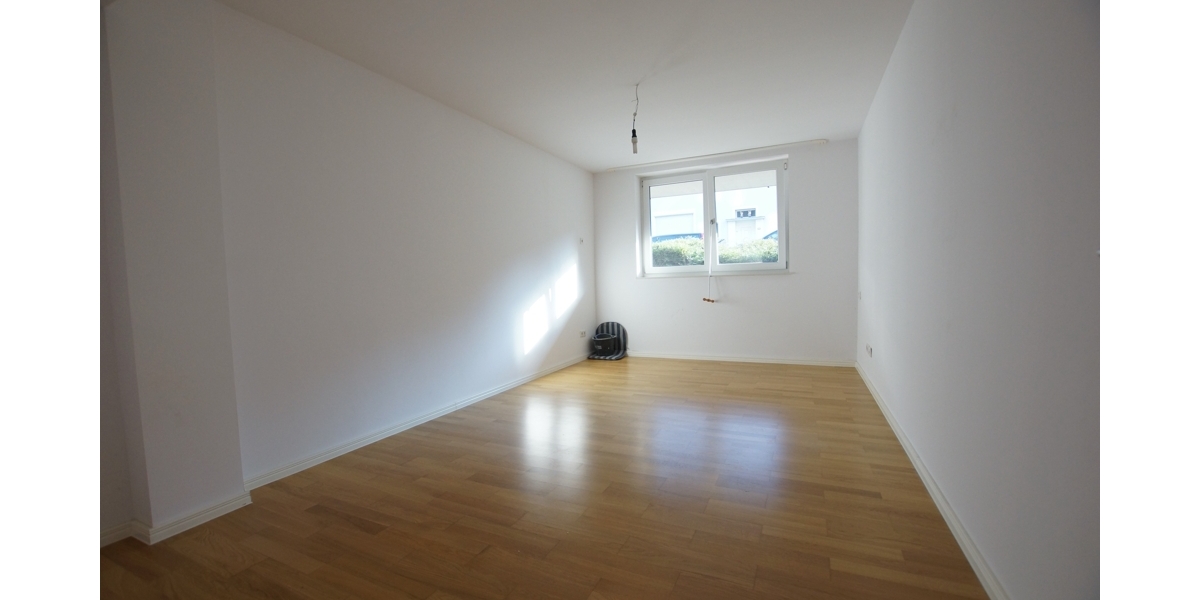 Moderne und großzügige 5 Zimmer-Wohnung über zwei Etagen mit separatem Eingang und Einbauküche - Maisonettenwohnung Düsseldorf Heerdt | Angebot:26971454