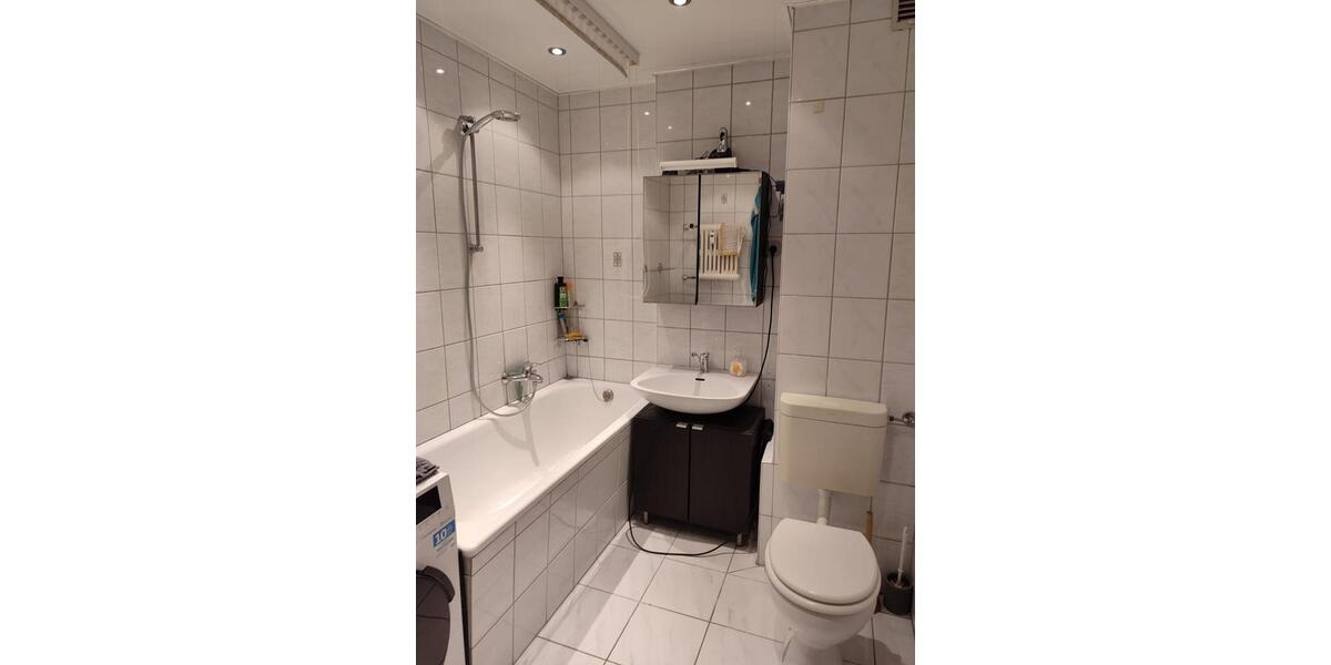 Sehr schöne 2 12 Zimmer Etagenwohnung 2. Stock in DIN Hiesfeld z 2 zimmer