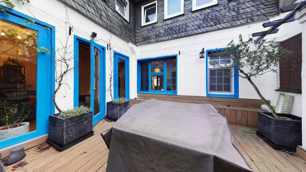 Sanierte Stadtwohnung mit Parkett, Einbauküche, großzügiger Terrasse und Glasfaser 4 zimmer