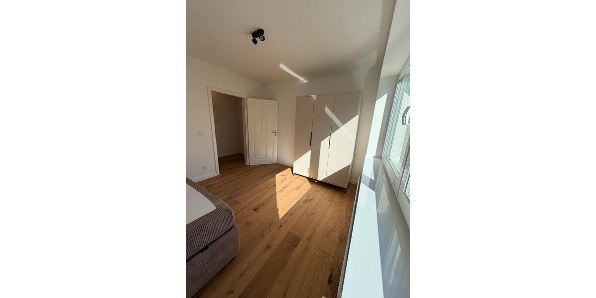 Etagenwohnung Düsseldorf Heerdt - 3 Zimmer, 83 m&sup2;, 2.100&euro; | Angebot:26393883