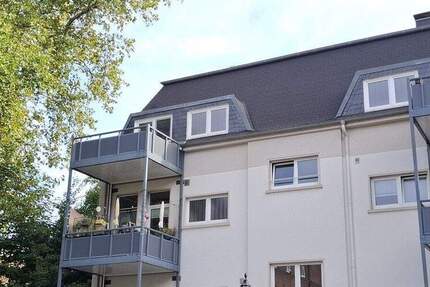 Gelsenkirchen-Erle! Modernisierte Altbau-Dachgeschosswohnung mit Süd-Westbalkon. 2 zimmer