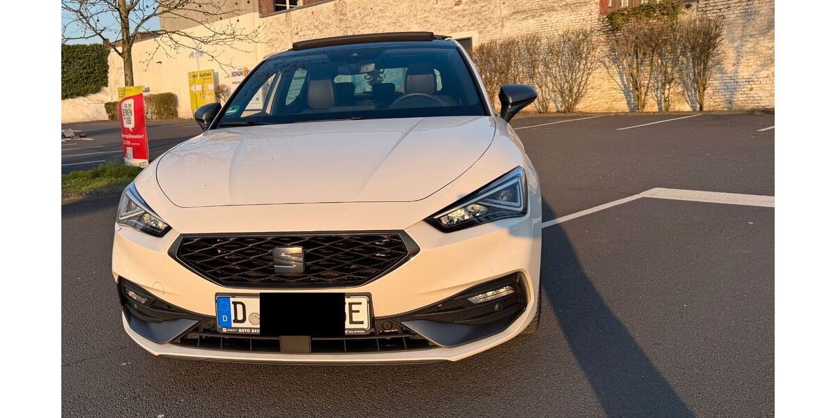Seat Leon 127.356 km 18.400 &euro; Düsseldorf 40225