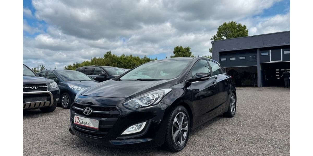 Hyundai i30 122.000 km 10.699 &euro; Kamp-Lintfort 47475