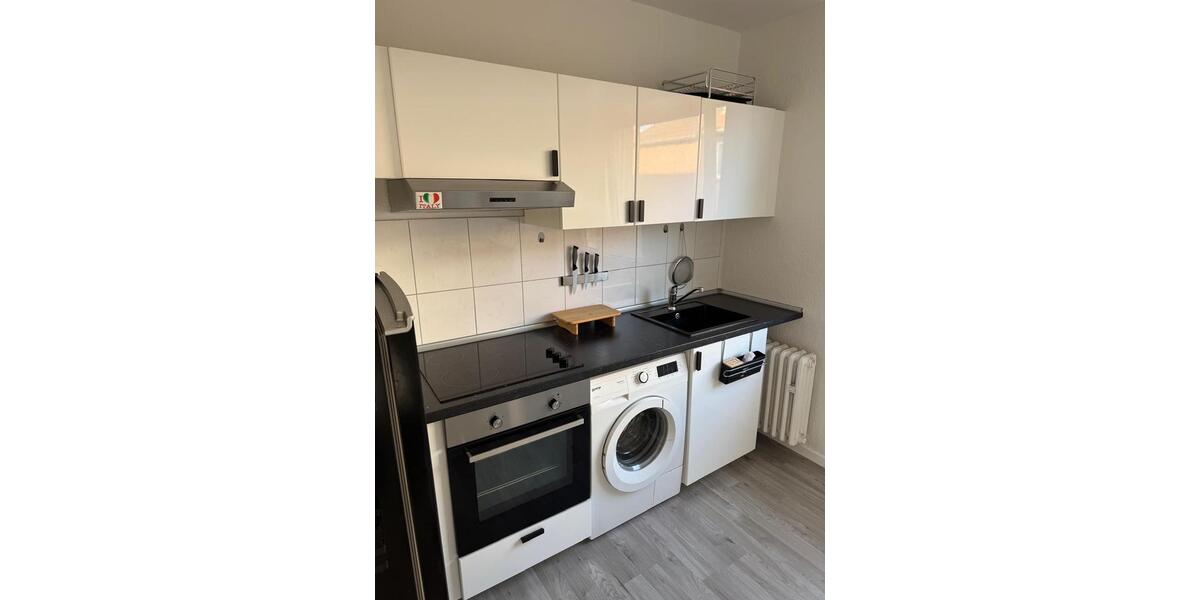 Dachgeschoßwohnung Duisburg Duisburg-Mitte - 1.5 Zimmer, 32 m&sup2;, 700&euro; | Angebot:26338757