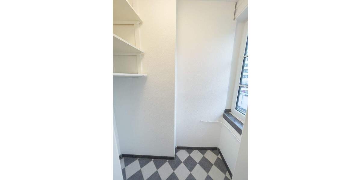 Sanierte Stadtwohnung mit Parkett, Einbauküche, großzügiger Terrasse und Glasfaser 4 zimmer