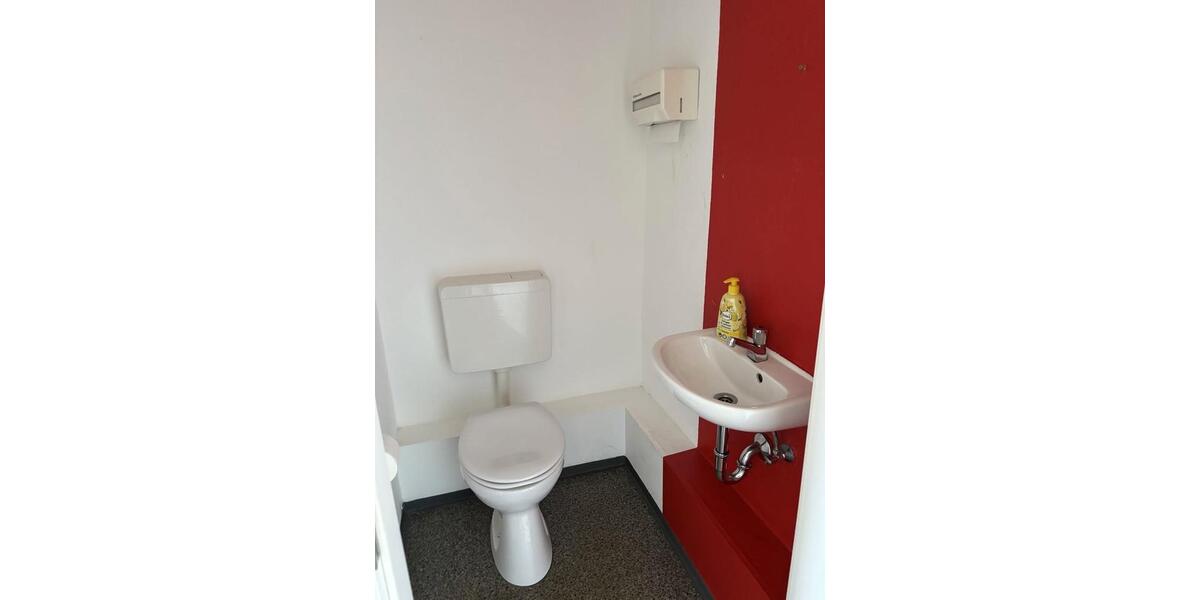 Repräsentative Praxisräume auf zwei Ebenen in exklusiver Lage von Düsseltal zimmer