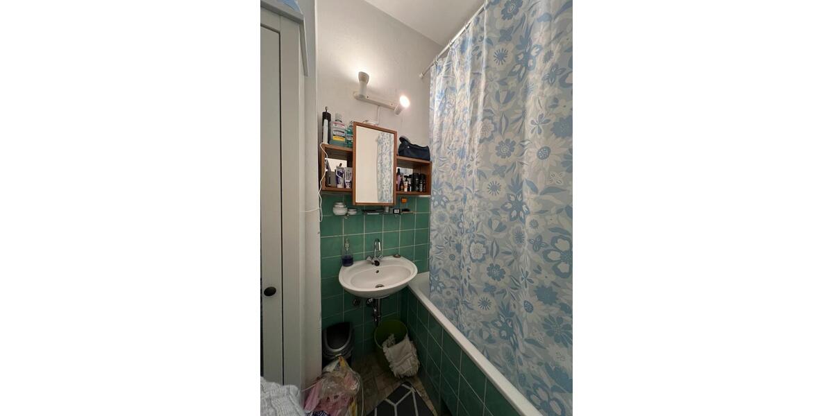 Etagenwohnung Düsseldorf Oberbilk - 1 Zimmer, 28 m&sup2;, 370&euro; | Angebot:25569577