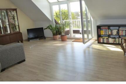 ***Singles aufgepasst*** wunderschöne Dachgeschosswohnung, 2 Balkone, Blick auf den Kanal 1.5 zimmer