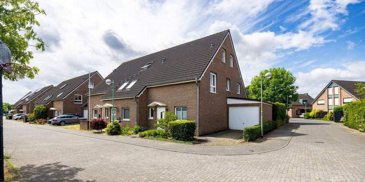 Reiheneckhaus mit 5 Zimmern und Garten in familienfreundlicher Lage von Osterath 5 zimmer