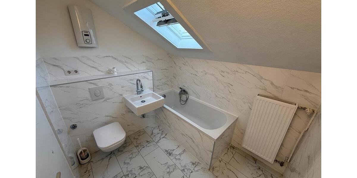 Dachgeschoßwohnung Düsseldorf Niederkassel - 4 Zimmer, 122 m&sup2;, 1.250&euro; | Angebot:25284241