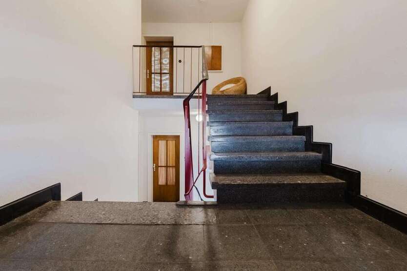 Haus zum Kaufen in Mülheim 900.000 € 300 m²