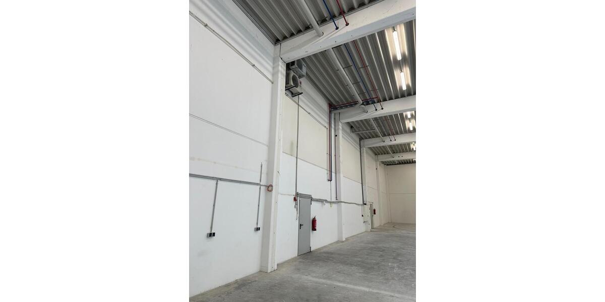 Lagerhalle in einer neuwertigen, kleinen Gewerbeimmobilie mit Glasfaseranschluss zimmer