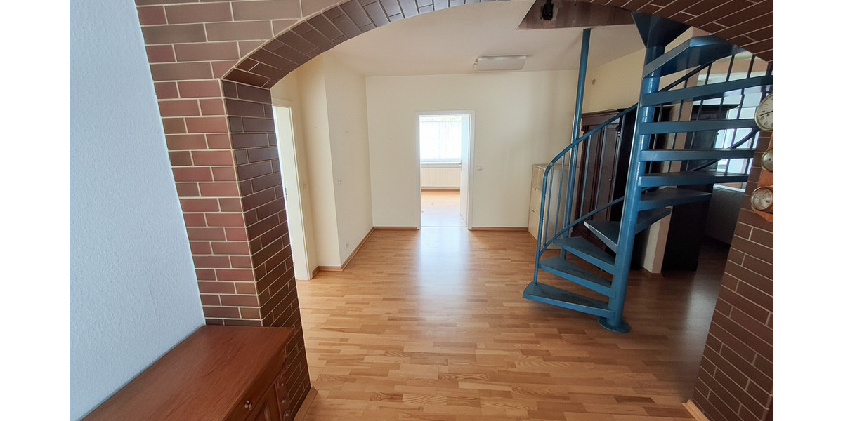 Großzügiges Zweifamilienhaus mit viel Platz und separatem Bürobereich in Top Lage von D-Unterrath 6 zimmer