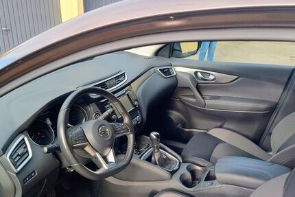 Nissan Qashqai 78.000 km 14.300 &euro; Duisburg 47055