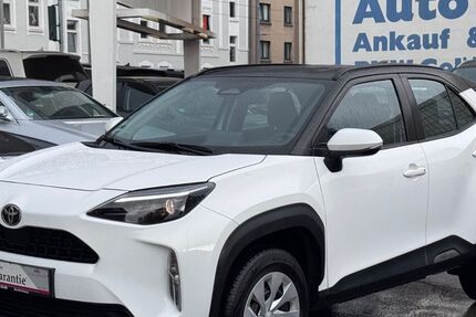 Toyota Yaris 23.057 km 21.850 &euro; Oberhausen 46045