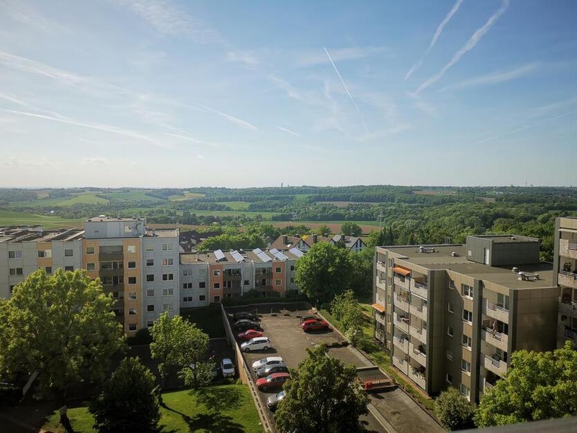 Modernisiertes Apartment mit Einbauküche und XXL-Balkon