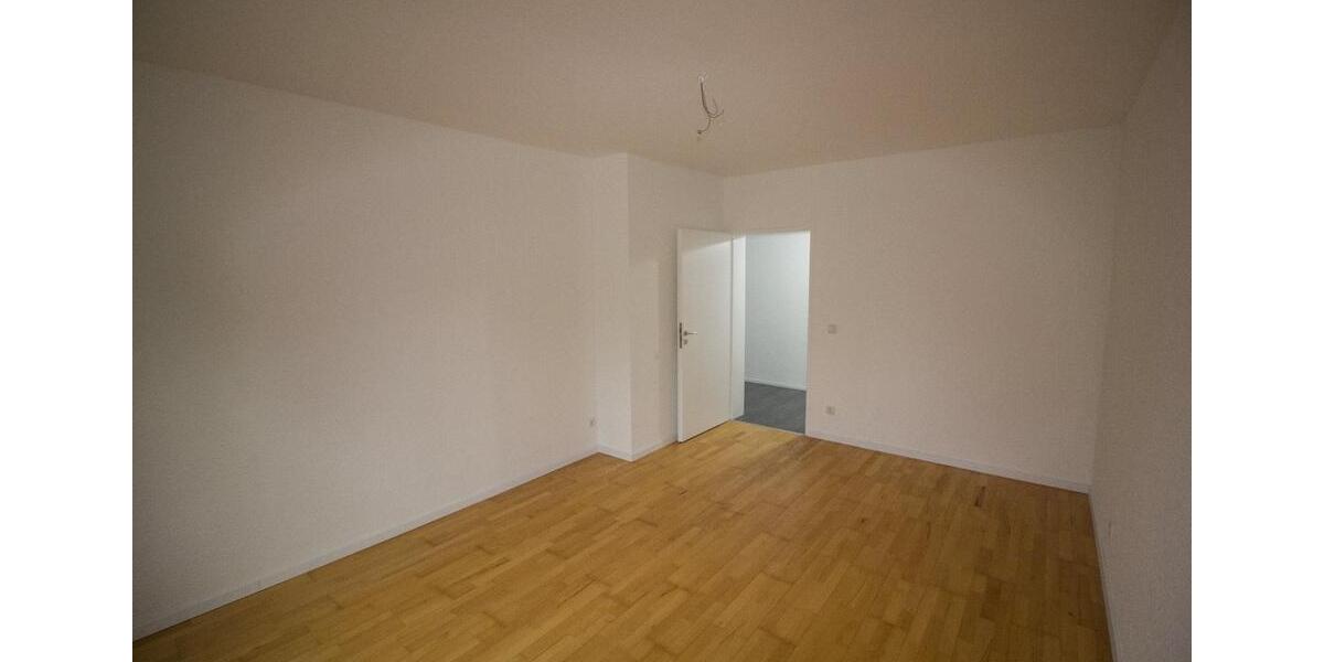 Renovierte 2 Zimmer Erdgeschoss-Wohnung + KDB 62 qm + Kellerraum 2 zimmer