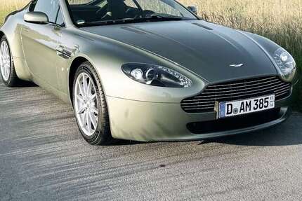 Aston Martin V8
