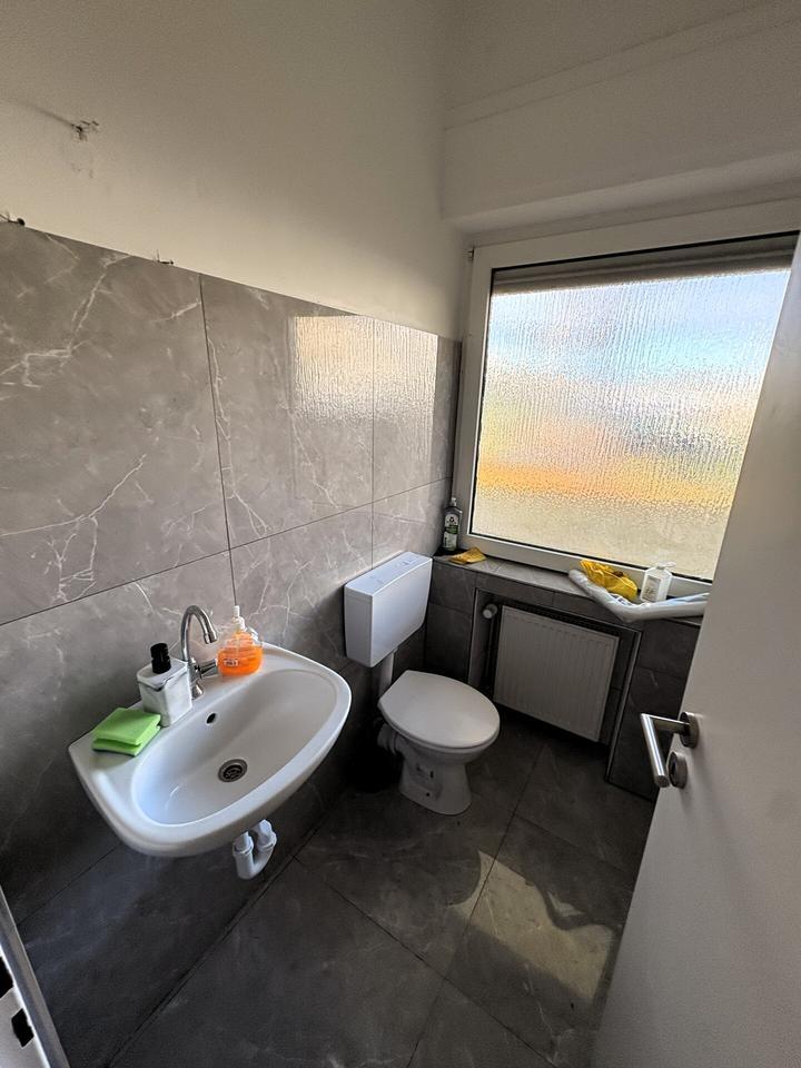 Attraktive Gewerbeimmobilie mit Büro, Ausstellung, Lagerhalle & Wohnung – flexible Nutzung möglich! zimmer