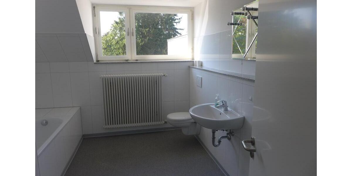 Dachgeschoßwohnung Düsseldorf Stadtbezirk 7 - 4 Zimmer, 96 m&sup2;, 1.200&euro; | Angebot:25478974