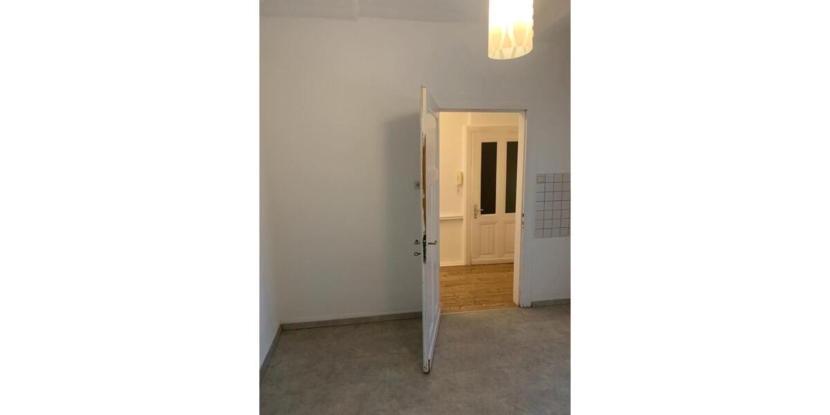 RE-West Altbauwohnung 2 Zi., KDB, DG, 55 qm, saniert, kein Balkon 2.5 zimmer