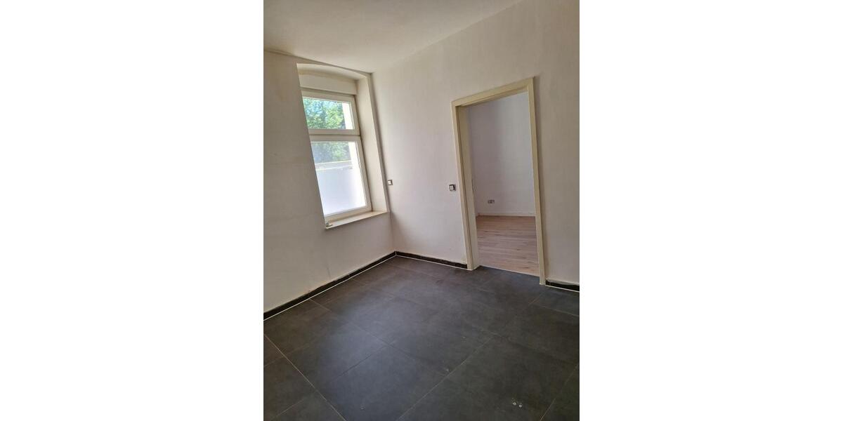 Provisionsfrei* Große 4-Zi-Wo, Gelsk Heßler, bezugsfrei, Erdgeschoß, Garage mgl. 4 zimmer