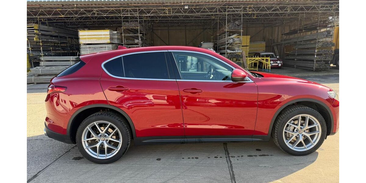 Alfa Romeo Stelvio 83.000 km 22.599 &euro; Recklinghausen 45659