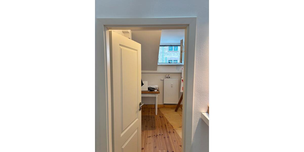 Dachgeschoßwohnung Duisburg Laar - 3 Zimmer, 77 m&sup2;, 895&euro; | Angebot:25352216