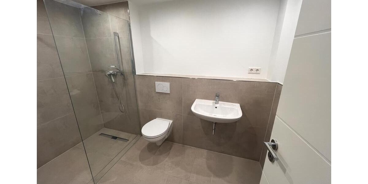 Strom+Int inkl. Kernsanierte 1 Zimmer WHG Fußbodenheizung Terasse 1 zimmer