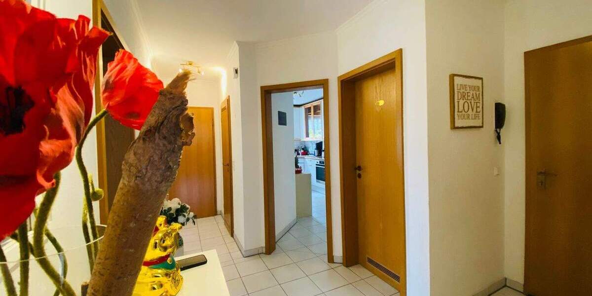 Etagenwohnung Bottrop Stadtmitte - 3 Zimmer, 82 m&sup2;, 180.500&euro; | Angebot:23223874