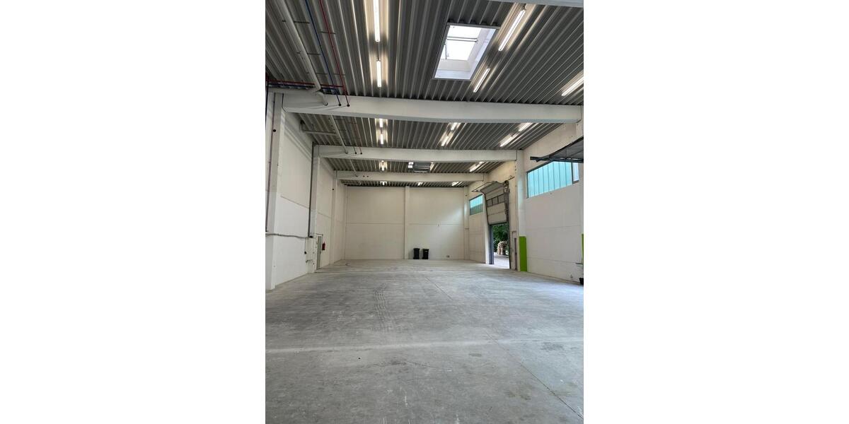 Lagerhalle in einer neuwertigen, kleinen Gewerbeimmobilie mit Glasfaseranschluss zimmer