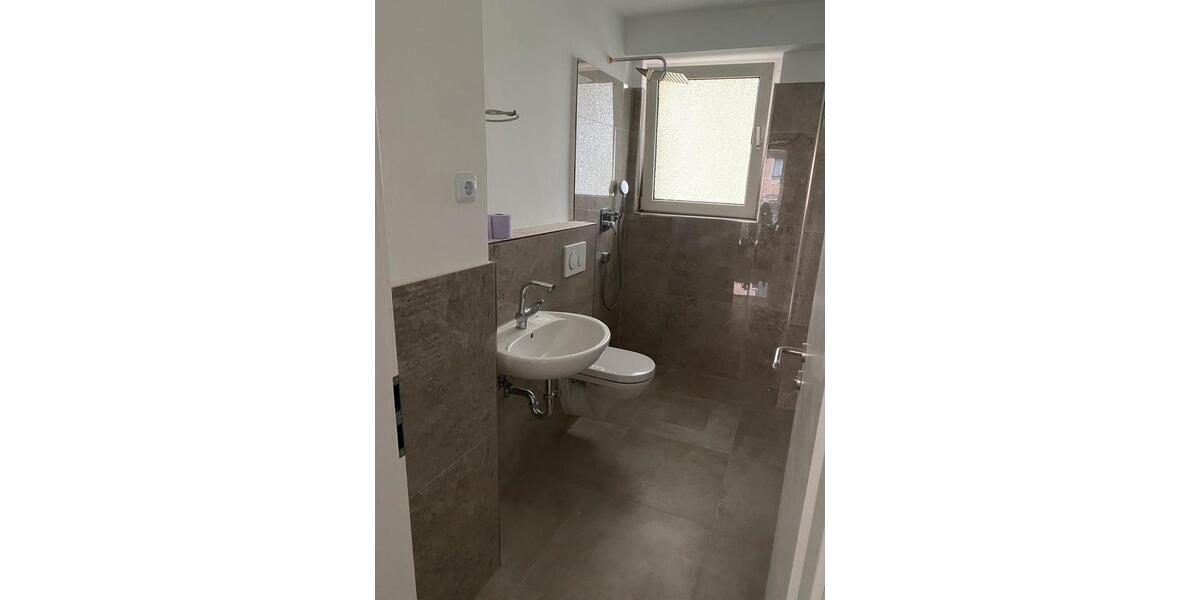 2 Zimmer Wohnung mit Balkon neu Renoviert 2 zimmer