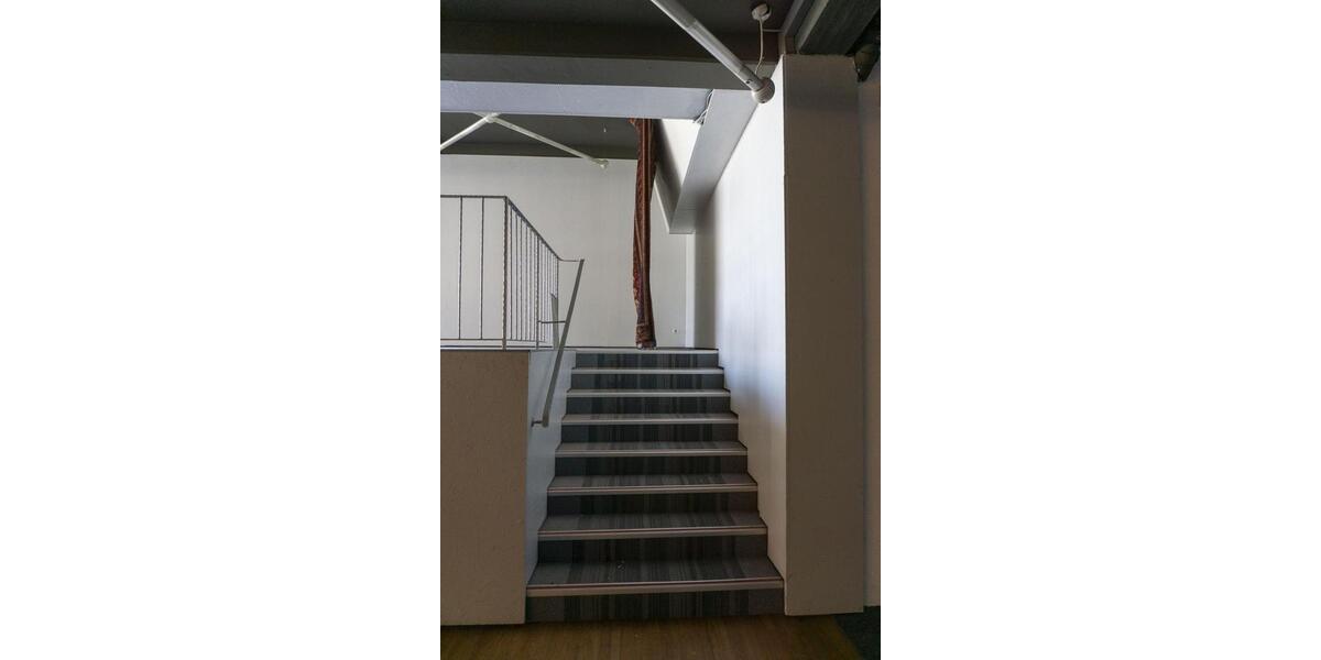 Gewerbeimmobilie, nutzbar als Ladenlokal, Ausstellungsfläche, Praxis zimmer