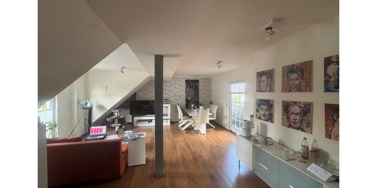 Dachgeschoßwohnung Krefeld Cracau - 3 Zimmer, 110 m&sup2;, 900&euro; | Angebot:26223508