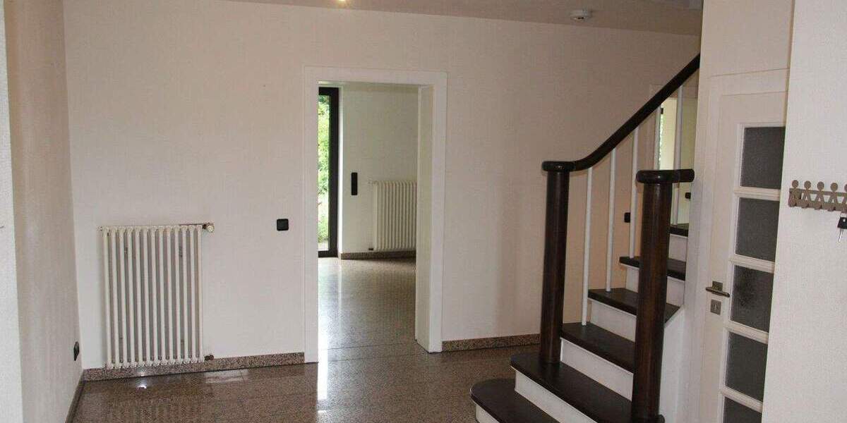 Zentral und grün gelegen in Ratingen Lintorf. Ideal für kleine Familie oder Berufspendler 5 zimmer